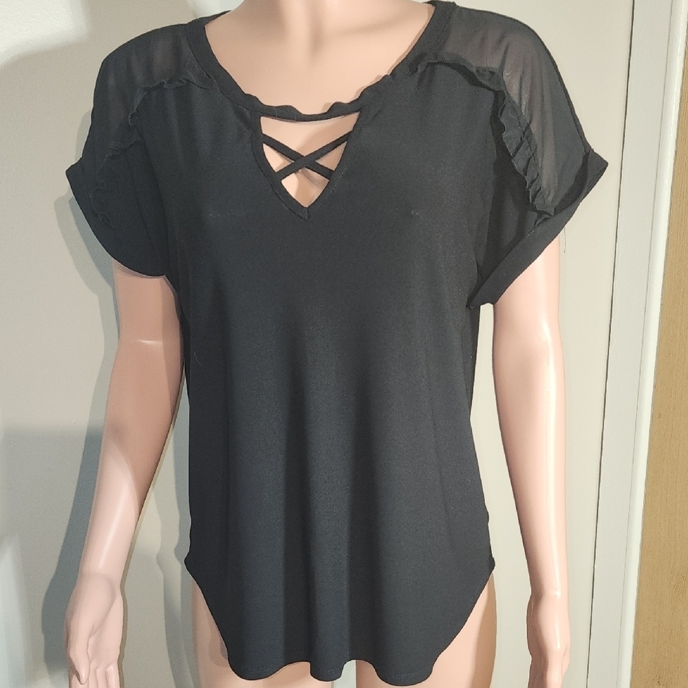 89th & Madison Black Cut Out Short Sleeve Blouse — image 4 of 8